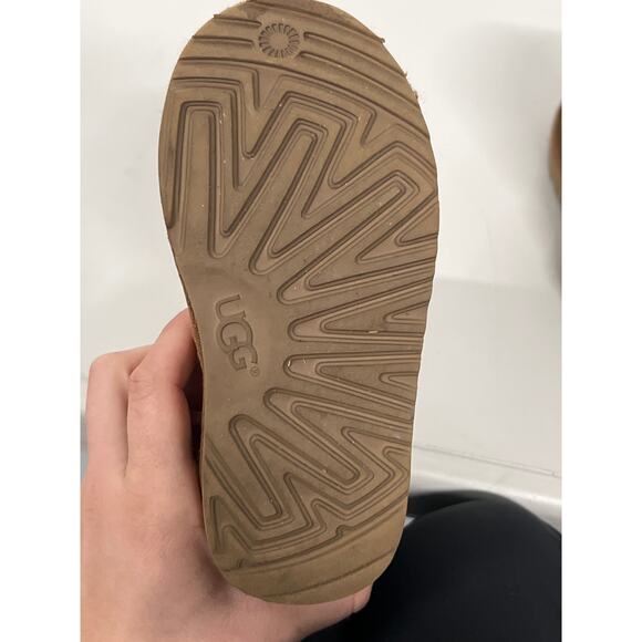 Ugg Sz 9 Classic II Short Stars Chestnut Suede Shearling Girl’s Winter Boots - Picture 5 of 5